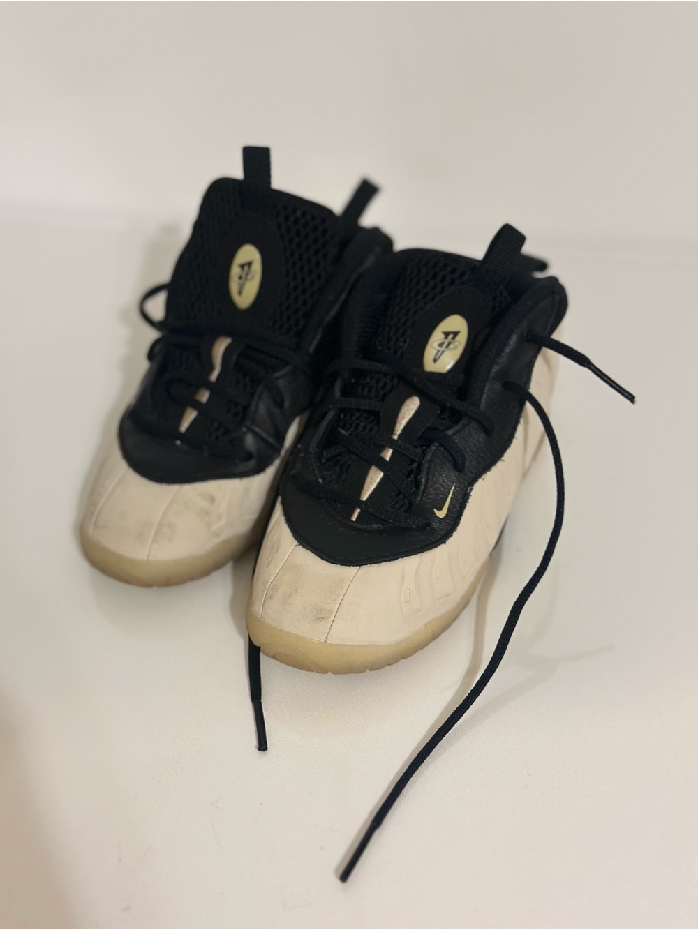 Nike Kids Sneakers in Black and Cream 10C size